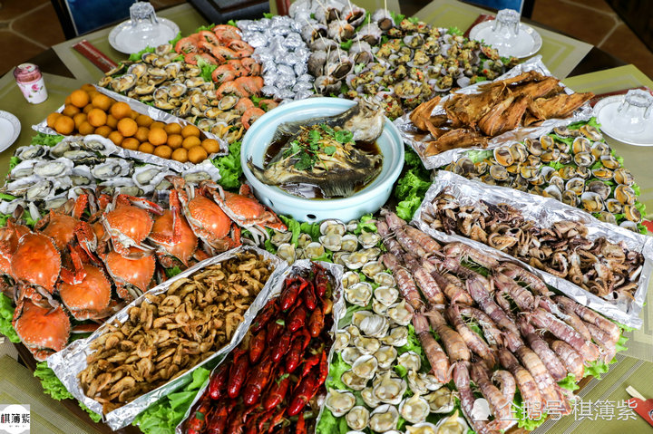 賠賣(mài)?海鮮宴滿(mǎn)滿(mǎn)一大桌僅千元,7種貝類(lèi)大螃蟹10只